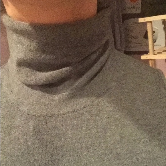 turtle neck gray shirt - Picture 3 of 4